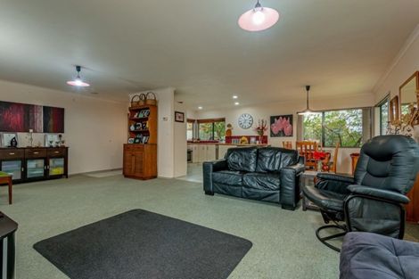 Photo of property in 15 Woburn Place, Takaro, Palmerston North, 4412