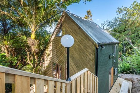 Photo of property in 40 Otitori Bay Road, Titirangi, Auckland, 0604