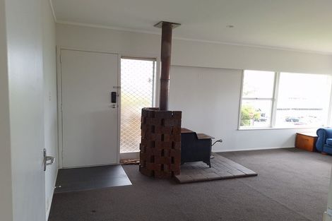 Photo of property in 2 Anne Road, Hillcrest, Auckland, 0627