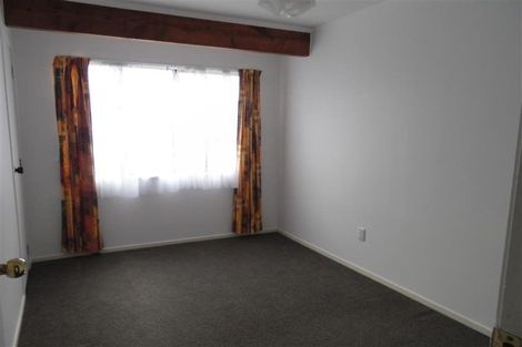 Photo of property in 1/28 Pahi Place, West Harbour, Auckland, 0618