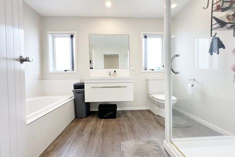 Photo of property in 4 Ruhanui Lane, Pakuranga Heights, Auckland, 2010