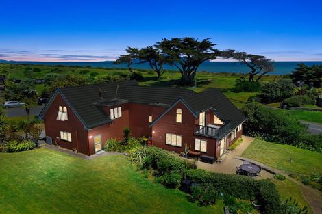 Photo of property in 2 Kitchener Street, Te Horo Beach, Otaki, 5581