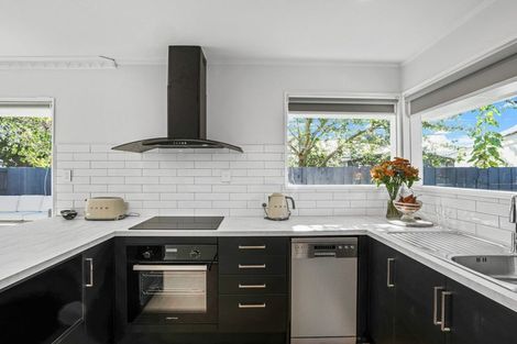 Photo of property in 2/19 De Bloge Place, Burwood, Christchurch, 8061