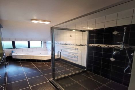 Photo of property in 46 Waimanu Bay Drive, Te Atatu Peninsula, Auckland, 0610