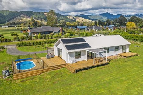 Photo of property in 49 Wakefield Road, Levin, 5571