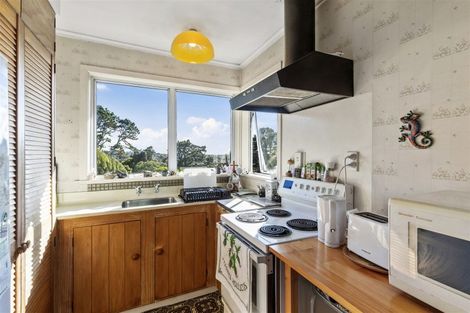 Photo of property in 399 Wairau Road, Totara Vale, Auckland, 0629