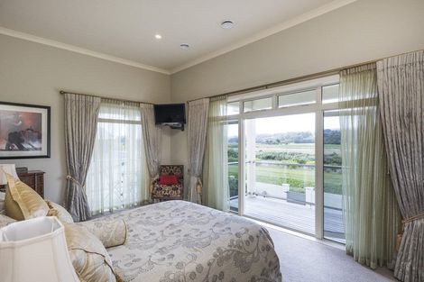 Photo of property in 7 Fairway Grove, Hokowhitu, Palmerston North, 4410