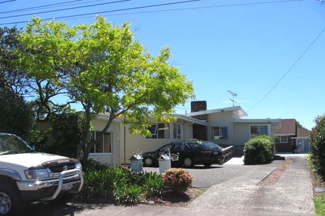 Photo of property in 1/6 Stratford Avenue, Milford, Auckland, 0620