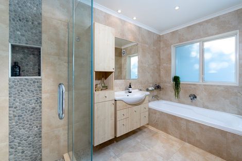 Photo of property in 2/35 Kowhai Road, Mairangi Bay, Auckland, 0630