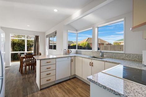 Photo of property in 2/111 Harris Crescent, Papanui, Christchurch, 8053