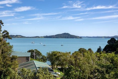 Photo of property in 99 Kawakawa Bay Coast Road, Kawakawa Bay, Papakura, 2585