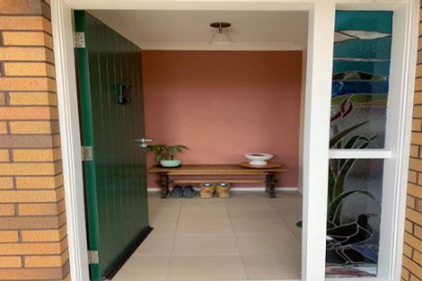 Photo of property in 1/5 Spring Grove, Henderson, Auckland, 0612