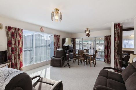 Photo of property in 5 Lees Grove, Wainuiomata, Lower Hutt, 5014