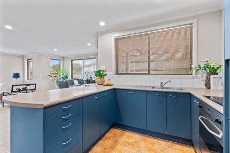 Photo of property in 24 Mt Lebanon Crescent, The Gardens, Auckland, 2105