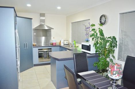 Photo of property in 16 Percy Kinsman Crescent, Riverstone Terraces, Upper Hutt, 5018