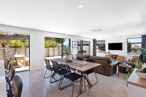 Photo of property in 6 Lambert Way, Paraparaumu, 5032