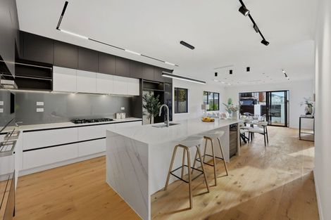 Photo of property in 6a Gulf Crest, Bucklands Beach, Auckland, 2012