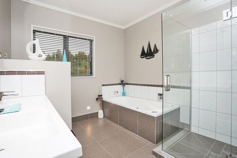 Photo of property in 41 Arcadia Place, Seaward Bush, Invercargill, 9812