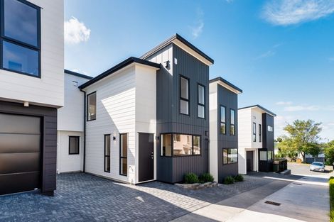 Photo of property in 21c Crosby Road, West Harbour, Auckland, 0618