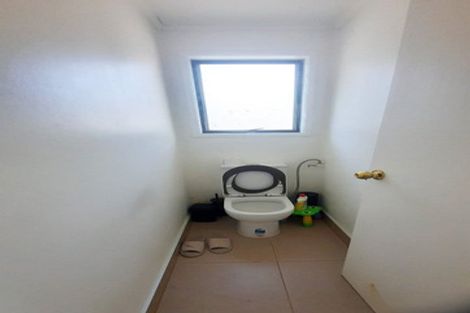 Photo of property in 1/14 Vonnell Place, Birkdale, Auckland, 0626