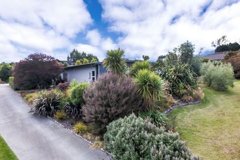 Photo of property in 27 Loch Views Road, Acacia Bay, Taupo, 3385