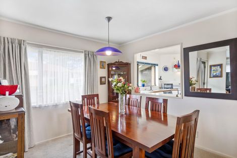 Photo of property in 23 Bosnyak Drive, Te Atatu South, Auckland, 0610