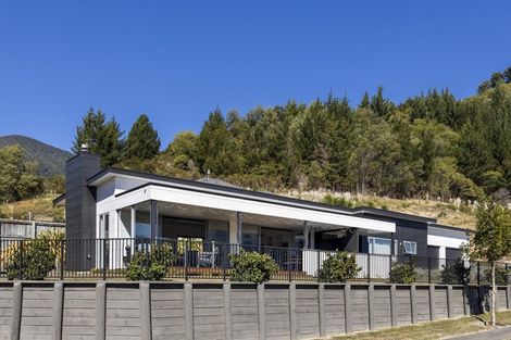 Photo of property in 2 Fantail Heights, Picton, 7220