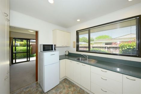 Photo of property in 2/58 Ambleside Drive, Burnside, Christchurch, 8053