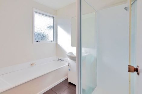 Photo of property in 5 Devonshire Road, Unsworth Heights, Auckland, 0632