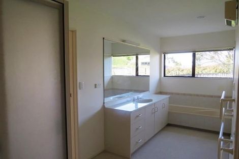 Photo of property in 5 Kellyville Heights, Merrilands, New Plymouth, 4312