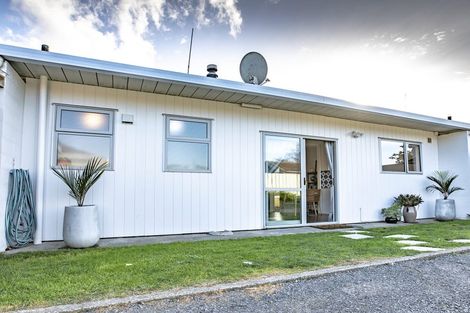 Photo of property in 2/44 Beach Road, Katikati, 3129