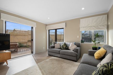 Photo of property in 16 Foundation Place, Glen Eden, Auckland, 0602