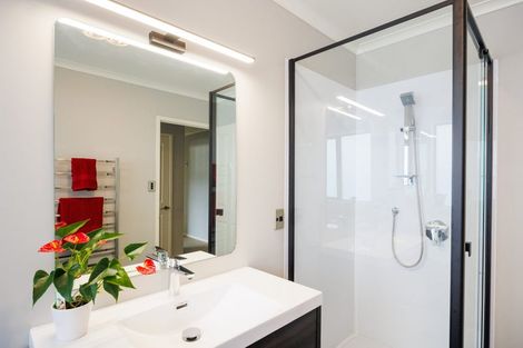 Photo of property in 38 Johnstone Drive, Fitzherbert, Palmerston North, 4410