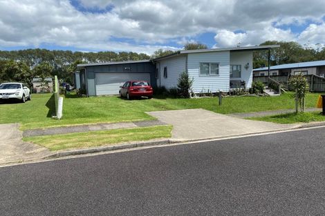 Photo of property in 8 Wells Place, Whitianga, 3510