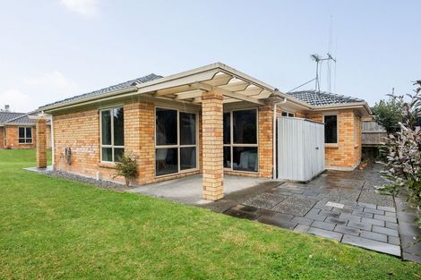 Photo of property in 21 Sovereign Isle Lane, Rototuna, Hamilton, 3210