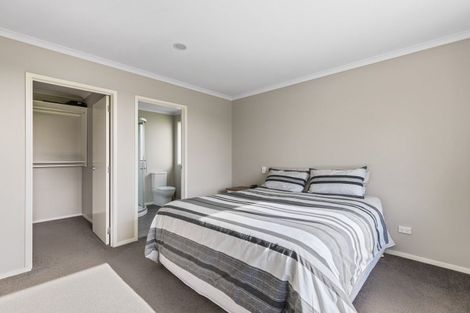 Photo of property in 39 Kairau Road East, Brixton, New Plymouth, 4373