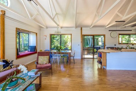 Photo of property in 32 Ocean Road, Surfdale, Waiheke Island, 1081