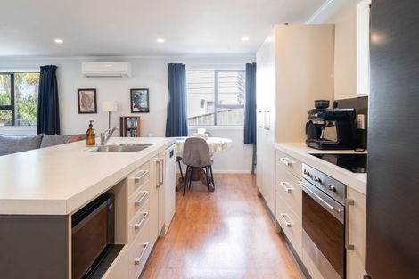 Photo of property in 31 Cheltenham Terrace, Newlands, Wellington, 6037