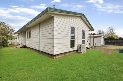 Photo of property in 2/14 Graham Road, Conifer Grove, Takanini, 2112