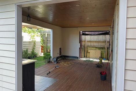 Photo of property in 56a Hutchinson Avenue, New Lynn, Auckland, 0600