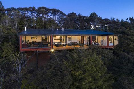 Photo of property in 182 Scenic Drive, Titirangi, Auckland, 0604