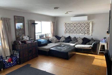 Photo of property in 58 Unsworth Drive, Unsworth Heights, Auckland, 0632