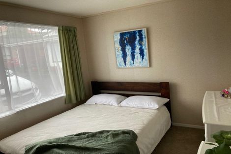 Photo of property in 5/4 Stewart Drive, Newlands, Wellington, 6037