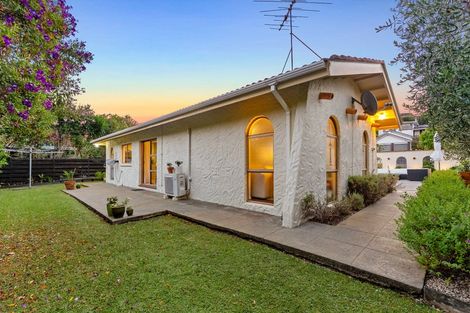 Photo of property in 84 Chelsea View Drive, Chatswood, Auckland, 0626