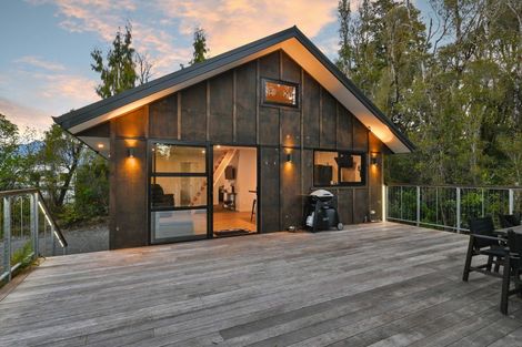 Photo of property in 11 Brownlee Drive, Moana, 7872