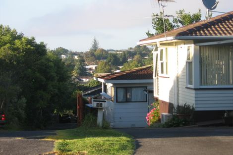 Photo of property in 2/6 Orton Street, Glenfield, Auckland, 0627