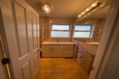 Photo of property in 8 Wyman Place, Pakuranga Heights, Auckland, 2010