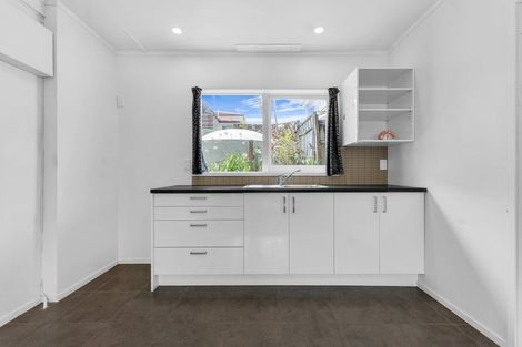 Photo of property in 4 Seakens Way, Glen Eden, Auckland, 0602