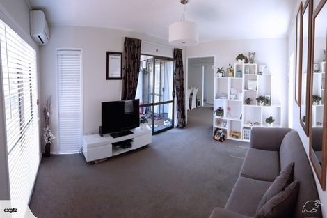 Photo of property in 21 Oreil Avenue, West Harbour, Auckland, 0618