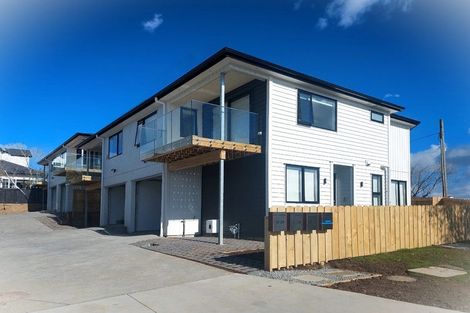 Photo of property in 1/2 Maxwelton Drive, Mairangi Bay, Auckland, 0630